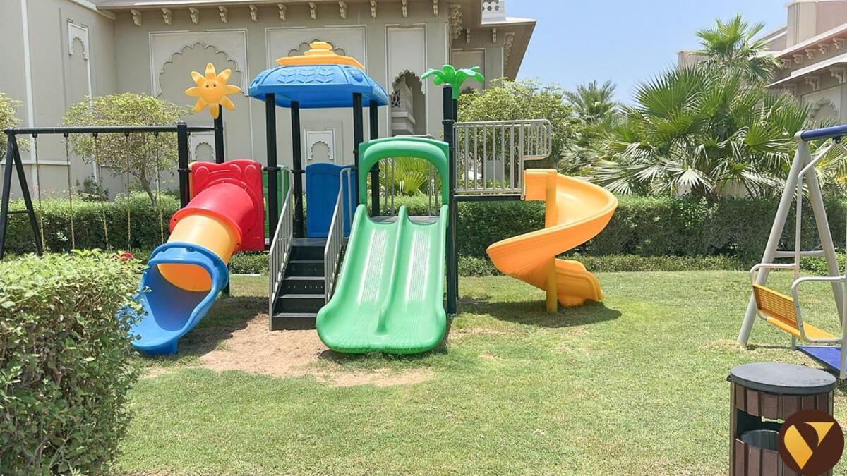 Apartment Vogue Luxury Three Bedroom And Kids At Grandeur Residence, Huge Private Sea-view Terrace, Private Access, Get 30 Percents Off Zabeel Saray Dining Dubai