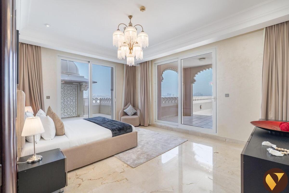 Apartment Vogue Luxury Three Bedroom And Kids At Grandeur Residence, Huge Private Sea-view Terrace, Private Access, Get 30 Percents Off Zabeel Saray Dining *