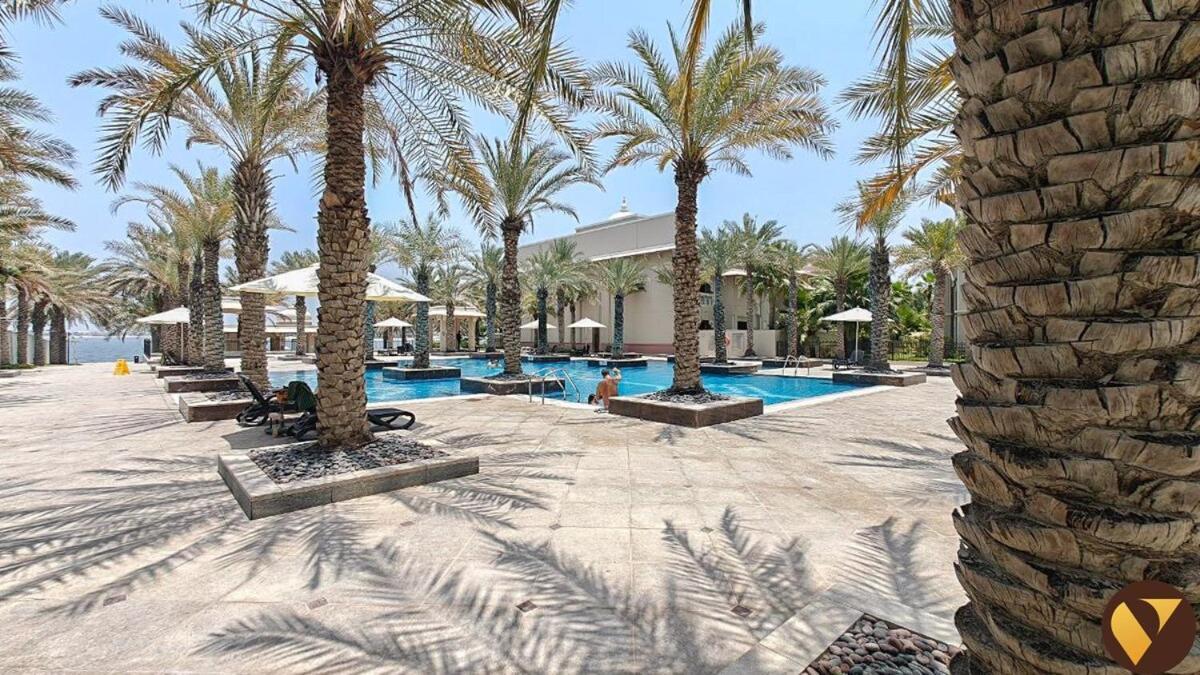 Vogue Luxury Three Bedroom And Kids At Grandeur Residence, Huge Private Sea-view Terrace, Private Access, Get 30 Percents Off Zabeel Saray Dining Apartment Dubai