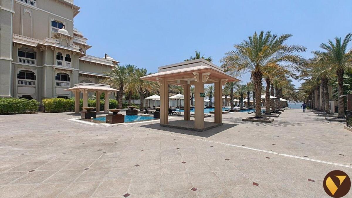Vogue Luxury Three Bedroom And Kids At Grandeur Residence, Huge Private Sea-view Terrace, Private Access, Get 30 Percents Off Zabeel Saray Dining Dubai
