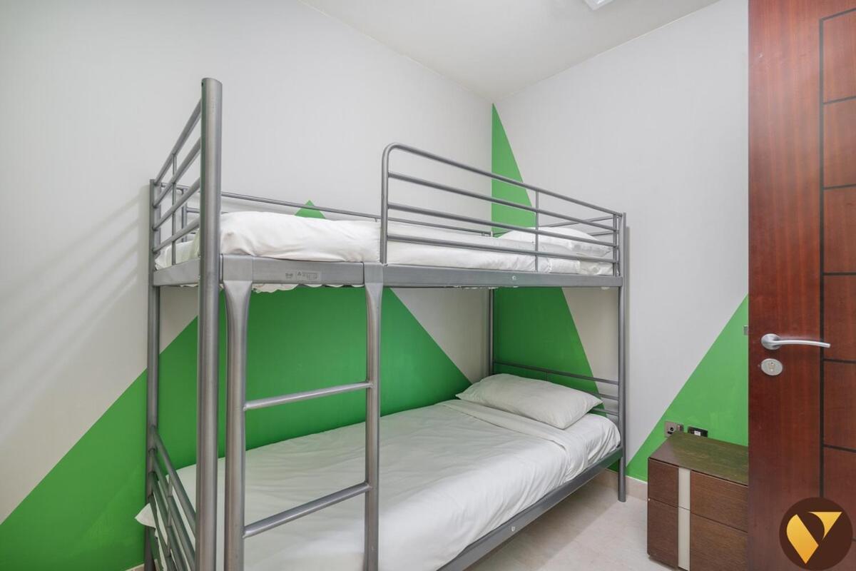 Vogue Luxury Three Bedroom And Kids At Grandeur Residence, Huge Private Sea-view Terrace, Private Access, Get 30 Percents Off Zabeel Saray Dining Apartment