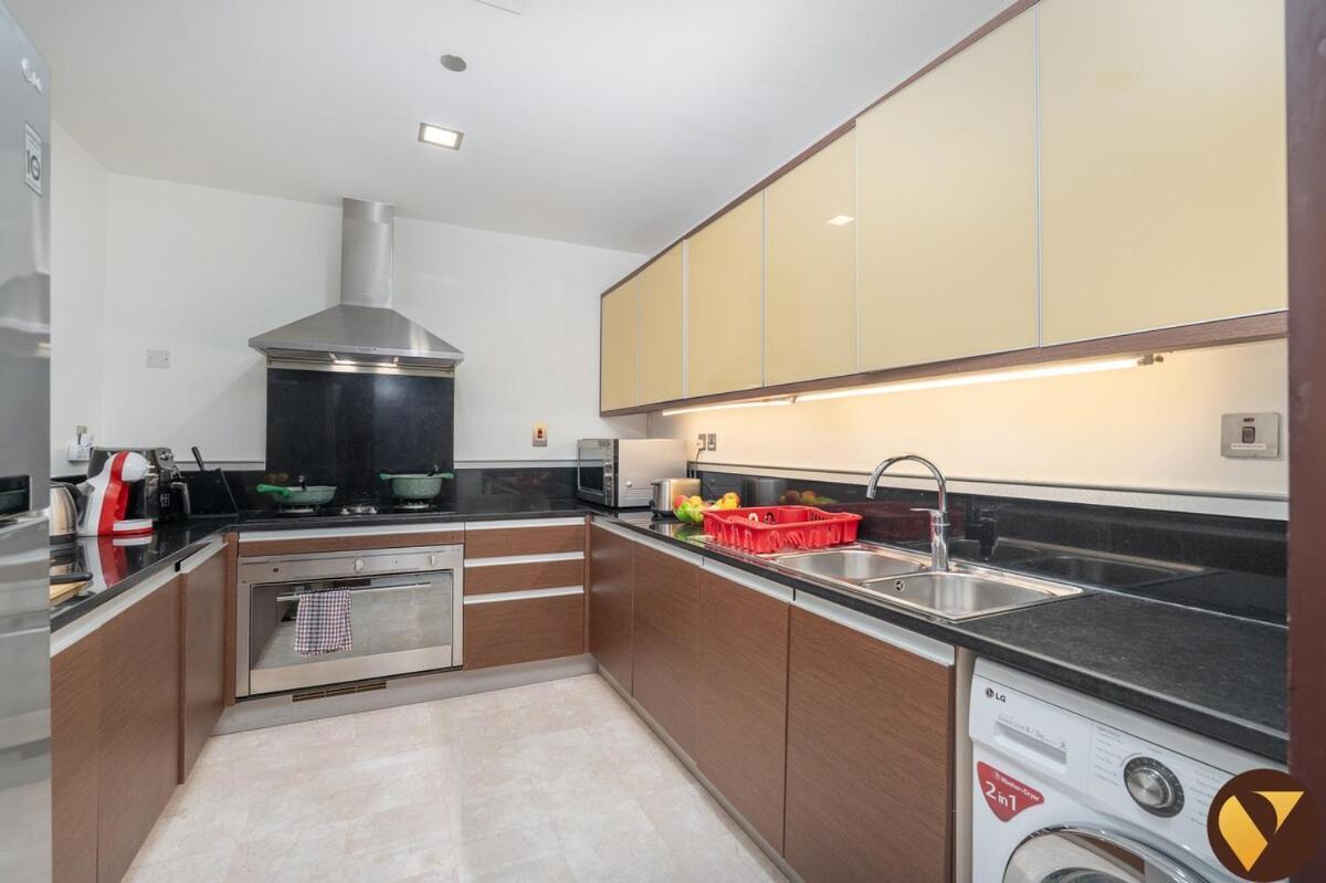 Apartment Vogue Luxury Three Bedroom And Kids At Grandeur Residence, Huge Private Sea-view Terrace, Private Access, Get 30 Percents Off Zabeel Saray Dining