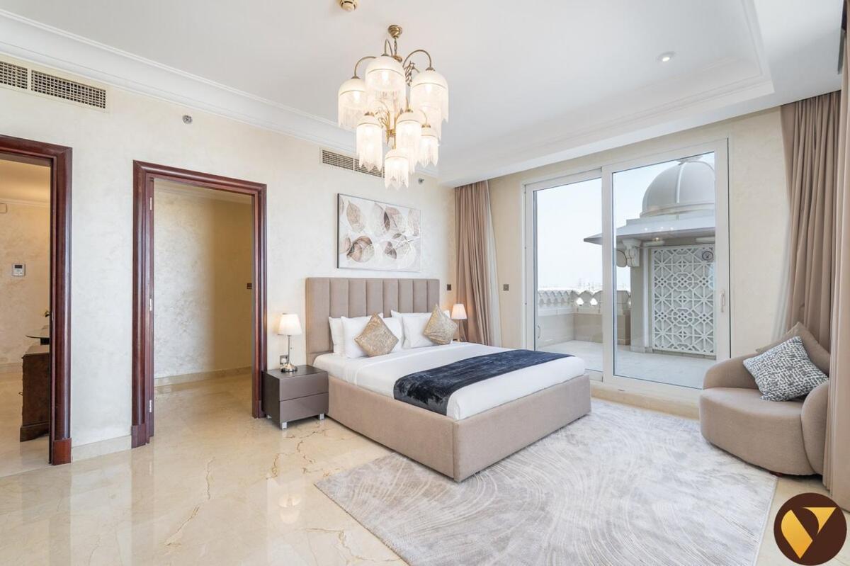 Apartment Vogue Luxury Three Bedroom And Kids At Grandeur Residence, Huge Private Sea-view Terrace, Private Access, Get 30 Percents Off Zabeel Saray Dining