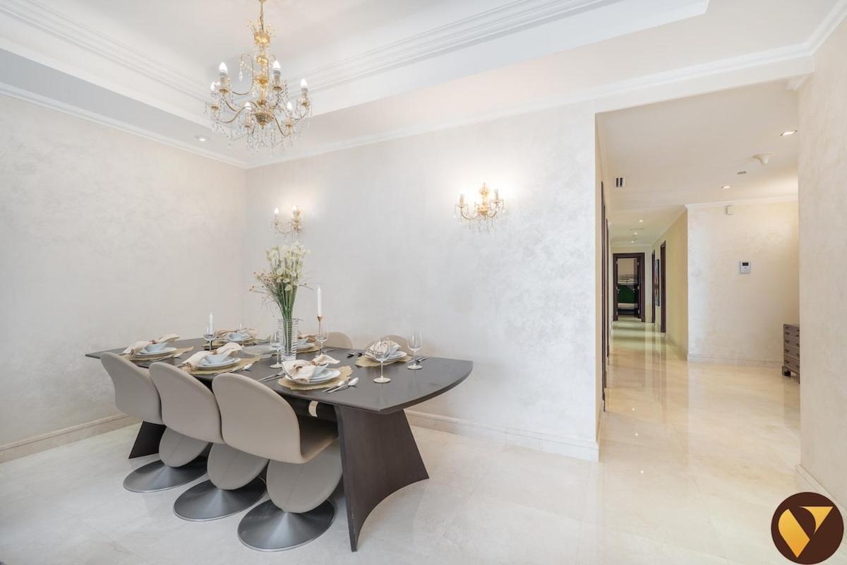 Vogue Luxury Three Bedroom And Kids At Grandeur Residence, Huge Private Sea-view Terrace, Private Access, Get 30 Percents Off Zabeel Saray Dining Apartment