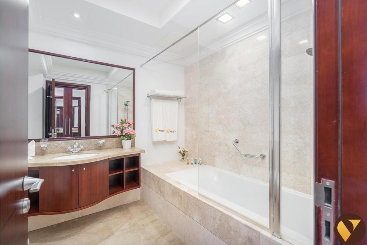 Vogue Luxury Three Bedroom And Kids At Grandeur Residence, Huge Private Sea-view Terrace, Private Access, Get 30 Percents Off Zabeel Saray Dining *